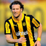 4. Diego Forlán